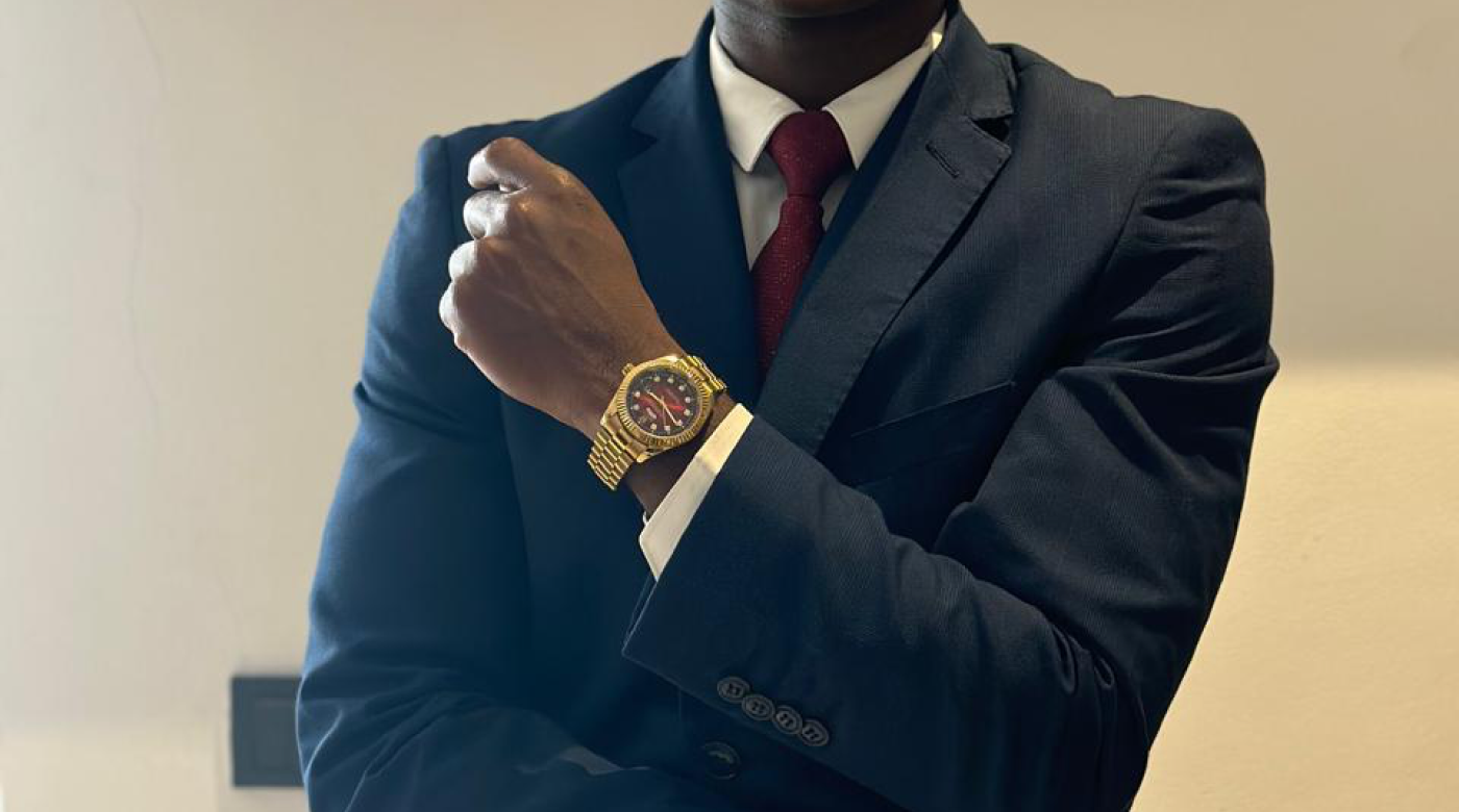 Roger Gueu adjusting his jacket cuff